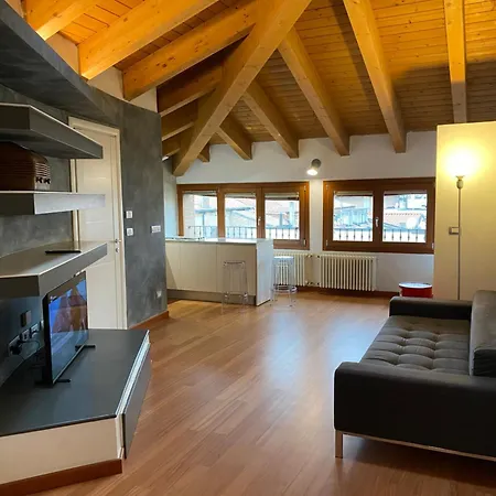 Interno 8 Con Box Auto Privato Gratuito *