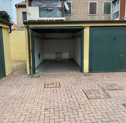 Interno 8 Con Box Auto Privato Gratuito